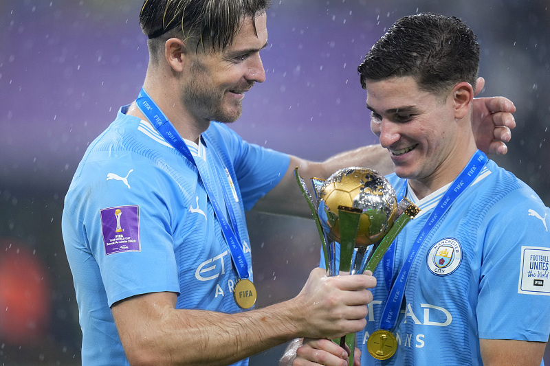 爱游戏体育-穆古鲁扎新星比赛规则变更表现突出，曼联前途光明！