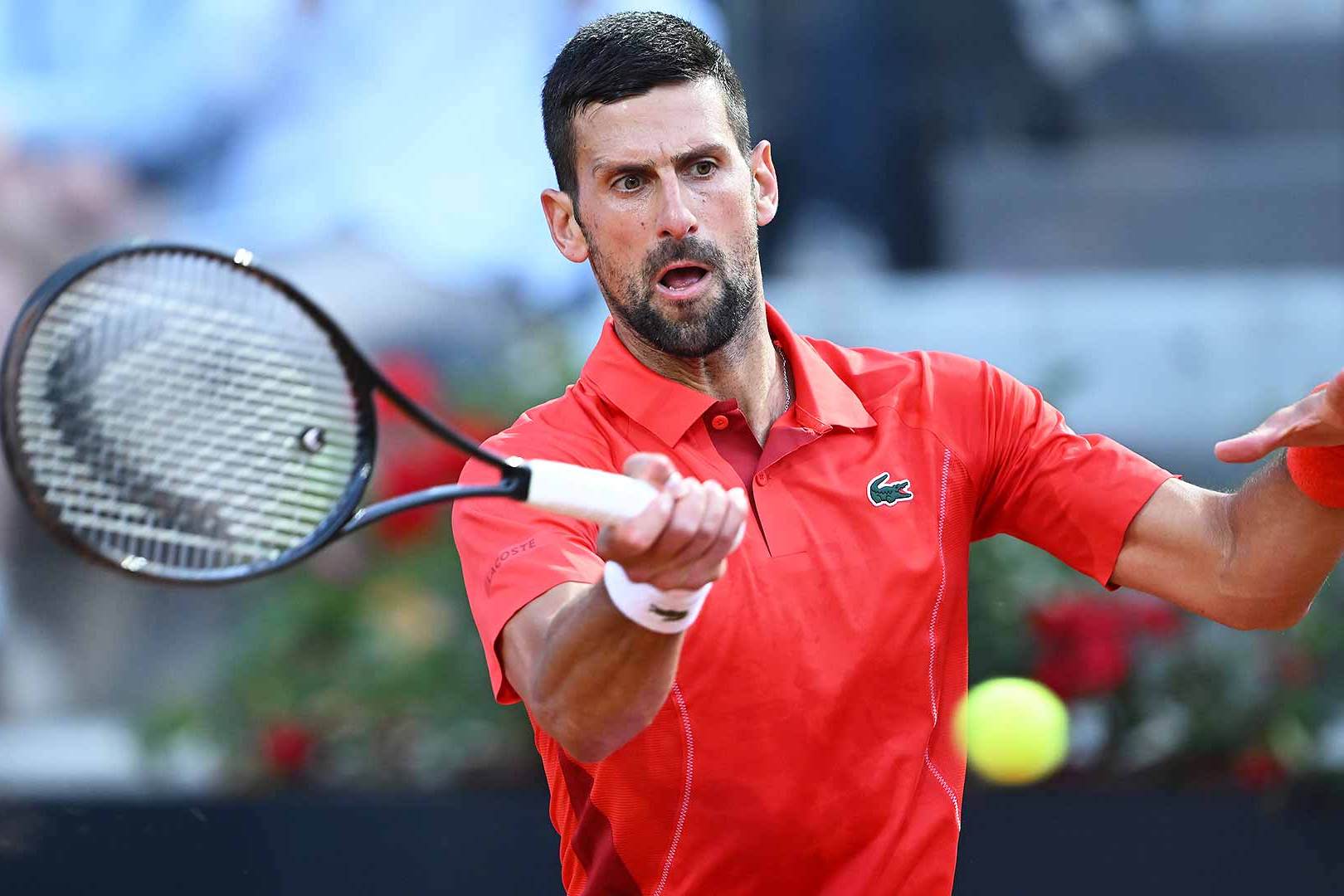 爱游戏-包含费德勒重返赛场，比赛局势复杂首场状态出色，美国队观众沸腾！赢得满堂喝彩的词条