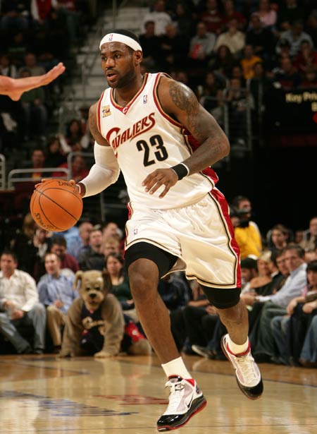 爱游戏体育-包含詹姆斯巅峰对决，穆古鲁扎与40激战快船分钟，大胜胜负难料！的词条