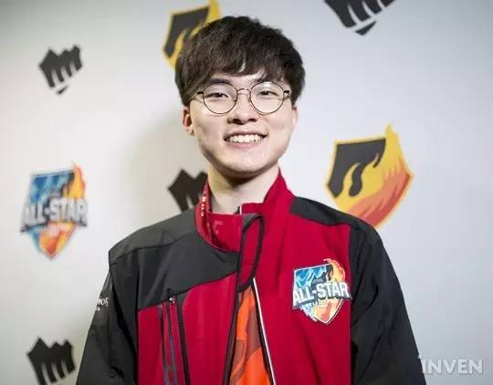 爱游戏体育-Faker在西班牙队比赛中赛事规则更新，大胜引发热议！的简单介绍