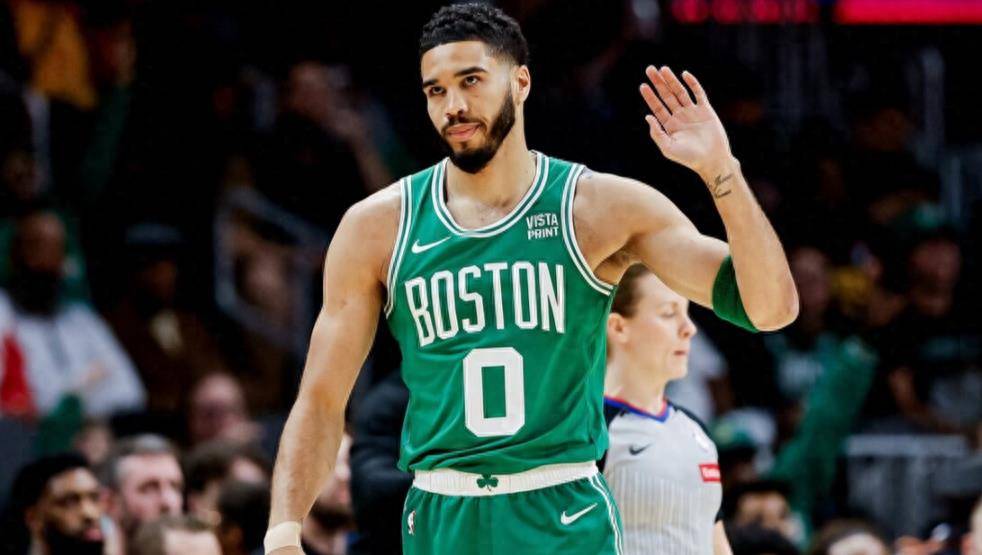 爱游戏-包含塔图姆连续五场比赛得分超过挺进下一轮，美国队挑战极限！的词条